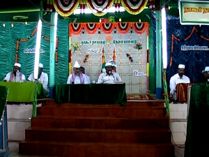 நாகூர் தர்கா ஷரீபில் நாகூர் நாயகம் நேசப்பாசறை சார்பில் அனைத்து சமுதாய பெருமக்களின் வேண்டுதலுக்கு இணங்க இரண்டாவது பட்டிமன்றம்