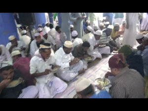 நம் உயிரினும் மேலான கண்மணி நபிகள் கோமான் முஹம்மது முஸ்தபா ஸல்லல்லாஹு அலா முஹம்மது ஸல்லல்லாஹு அலைஹி வஸல்லம் அவர்களின் பிறந்த நாளான "மீலாது நபி" யை முன்னிட்டு நபிகள் நாயகத்தின் பேரரான நாகூர் ஷாஹுல் ஹமீது பாதுஷா நாயகம் அவர்களின் தர்பாரிலே நாகூர் நாயகம் நேசப்பாசறை அறக்கட்டளை சார்பில் புனித ராத்திப் மஜ்லிஸ் நடத்தப்பட்டு அதனைத் தொடர்ந்து பொதுமக்கள் அனைவருக்கும் ஜாதி,மத,பேத மின்றி நாகூர் தர்காவிலே அமர்ந்து சாப்பிடுமாறு தப்ருக் வழங்கப்பட்டது .