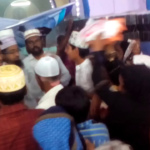 NAGORE DARGAHநாகூர் நாயகத்தின் கந்தூரி விழாவை முன்னிட்டு நாகூர் நாயகம் நேசப்பாசறை அறக்கட்டளை சார்பாக ஜாதி,மத,பேதமின்றி அனைத்து சமுதாய மக்களுக்கும் முக்கிய நிகழ்வான நாகூர் நாயகத்தின் சந்தன பூசும் விழா அன்று மூன்றாம் ஆண்டு இலவச ஆடைகள் வழங்கப்பட்டு மிக சிறப்பாக நடைபெற்றது.